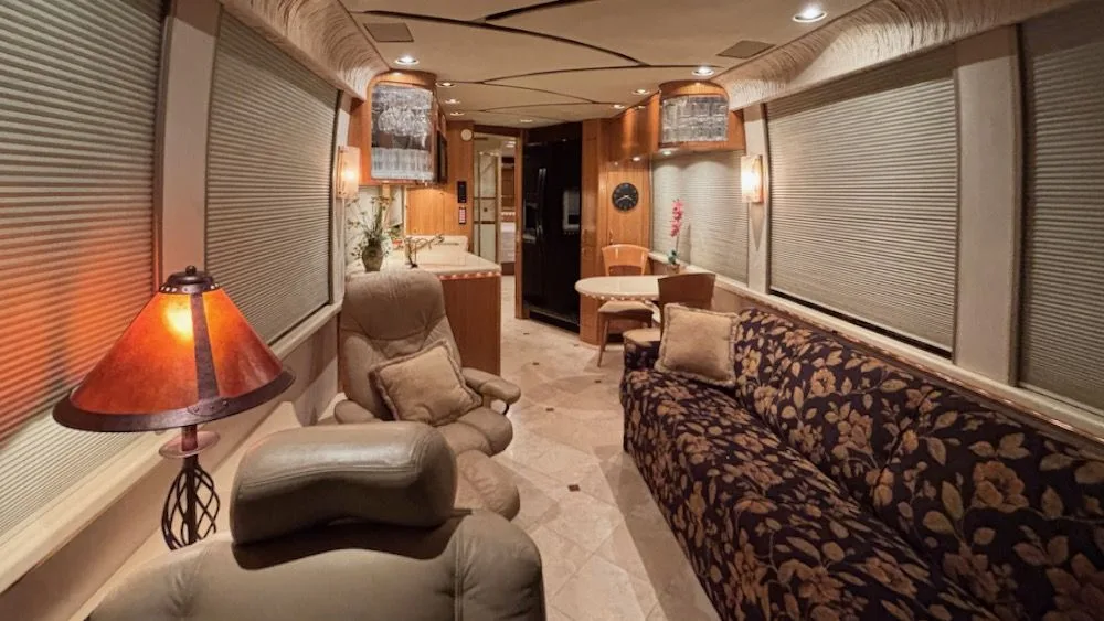 2001 Prevost Marathon XLII 40'