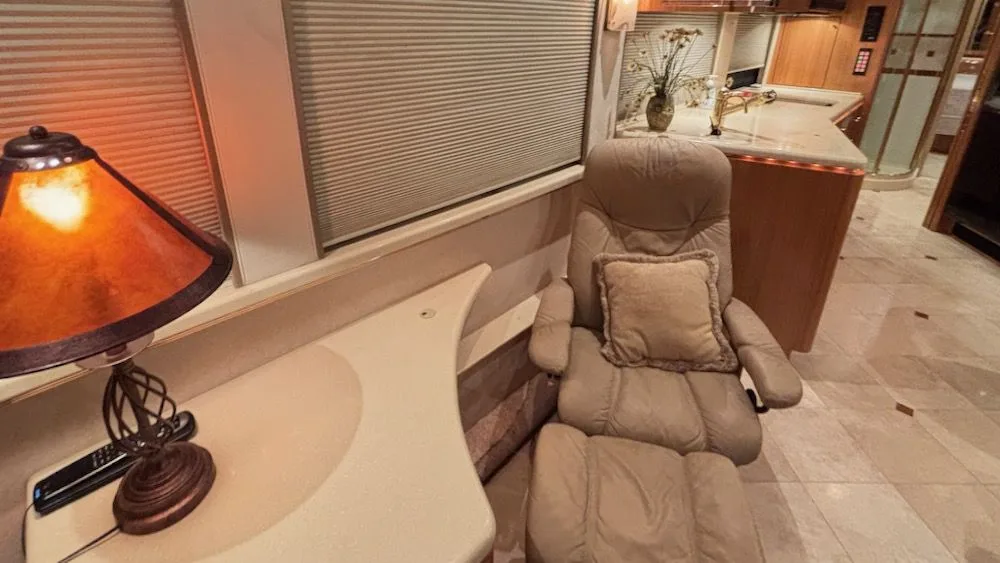 2001 Prevost Marathon XLII 40'