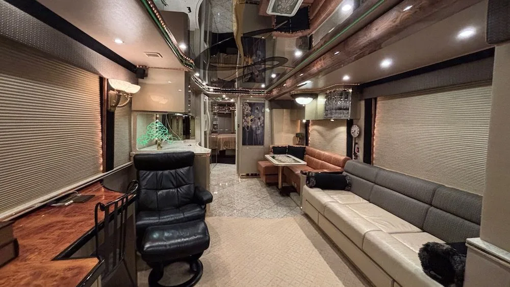 2005 Prevost Vantare H3-452S