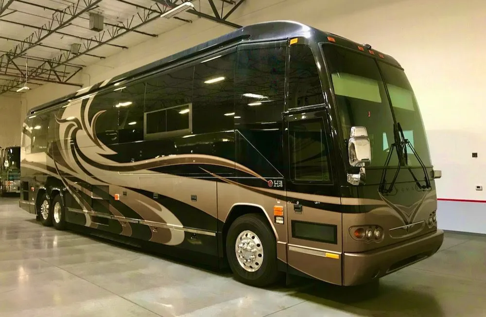 2010 Legacy Prevost H3-453S