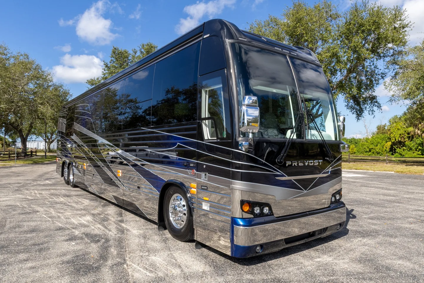 2025 Epic X3 Prevost motorcoach exterior - DOUBLE SLIDE, 13,040 miles