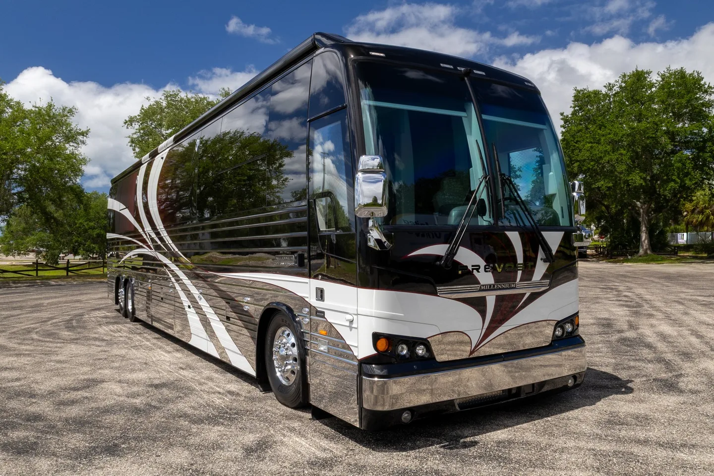 2023 Millennium X3 45 • Double Slide • Mid-Bath • Volvo 500hp • 8,687 miles