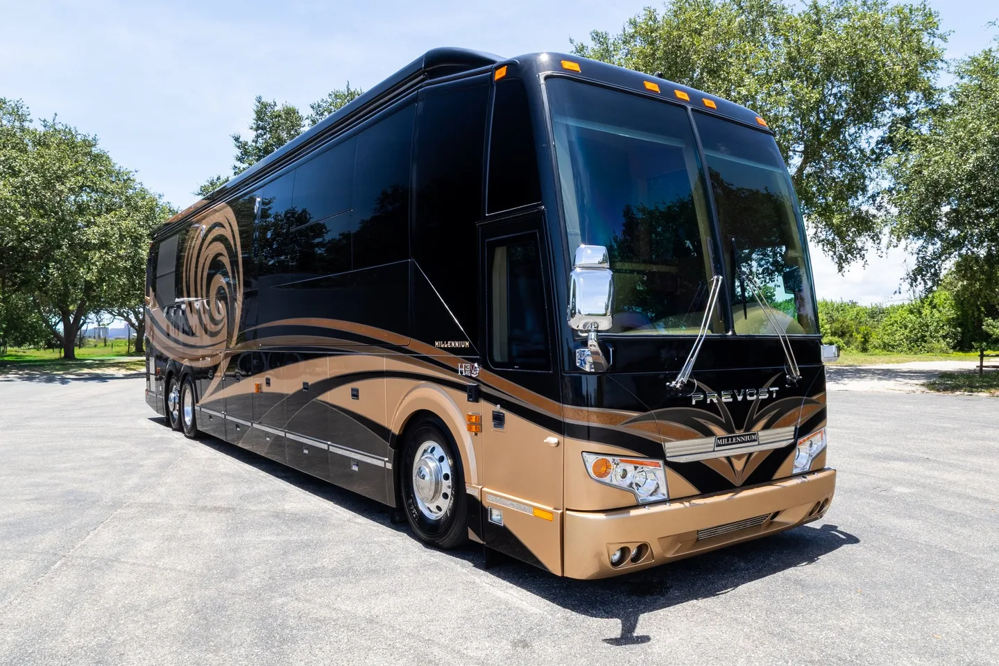 2014 Prevost Millennium H3 45
