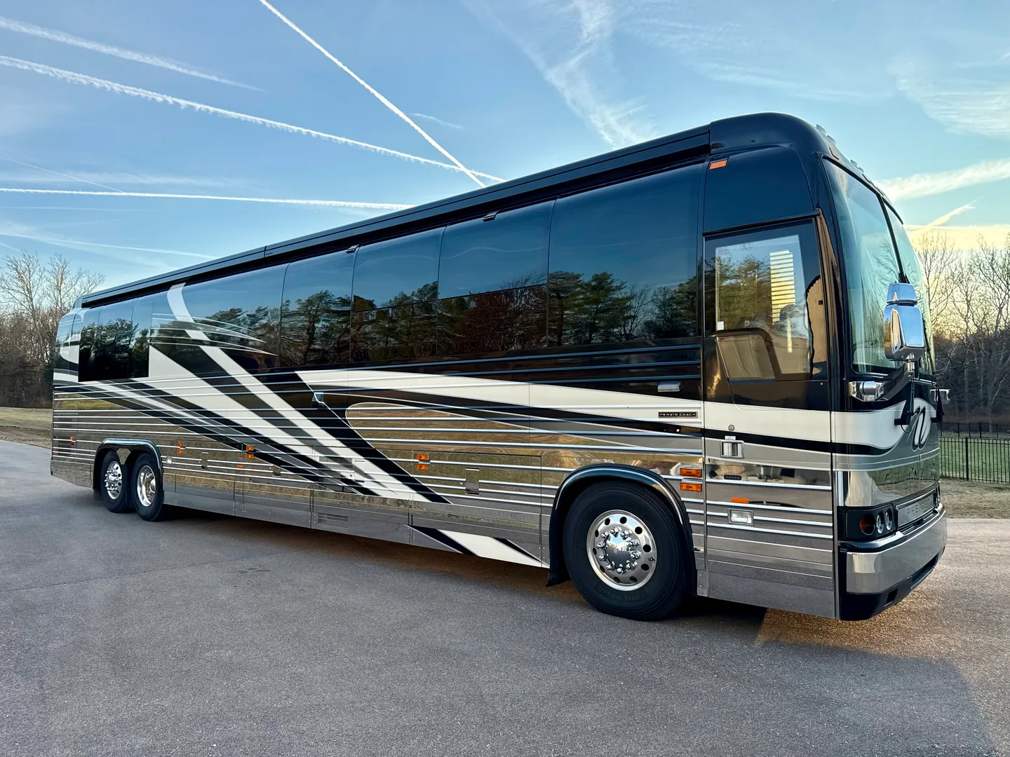 2004 Prevost XLII Royale Double Slide