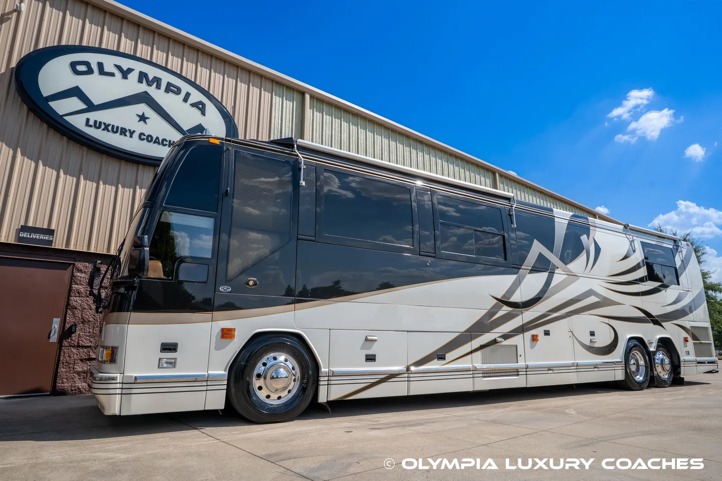 2002 Featherlite Vantare H3-45 : Double Slide