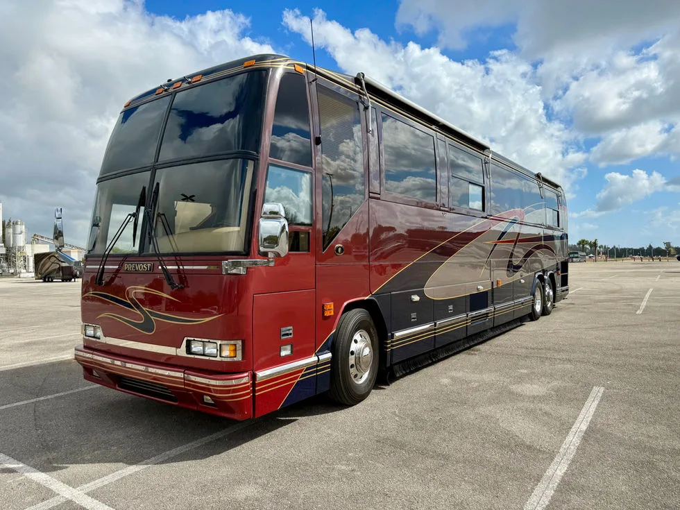 2002 Prevost Featherlite H3-45 Double Slide