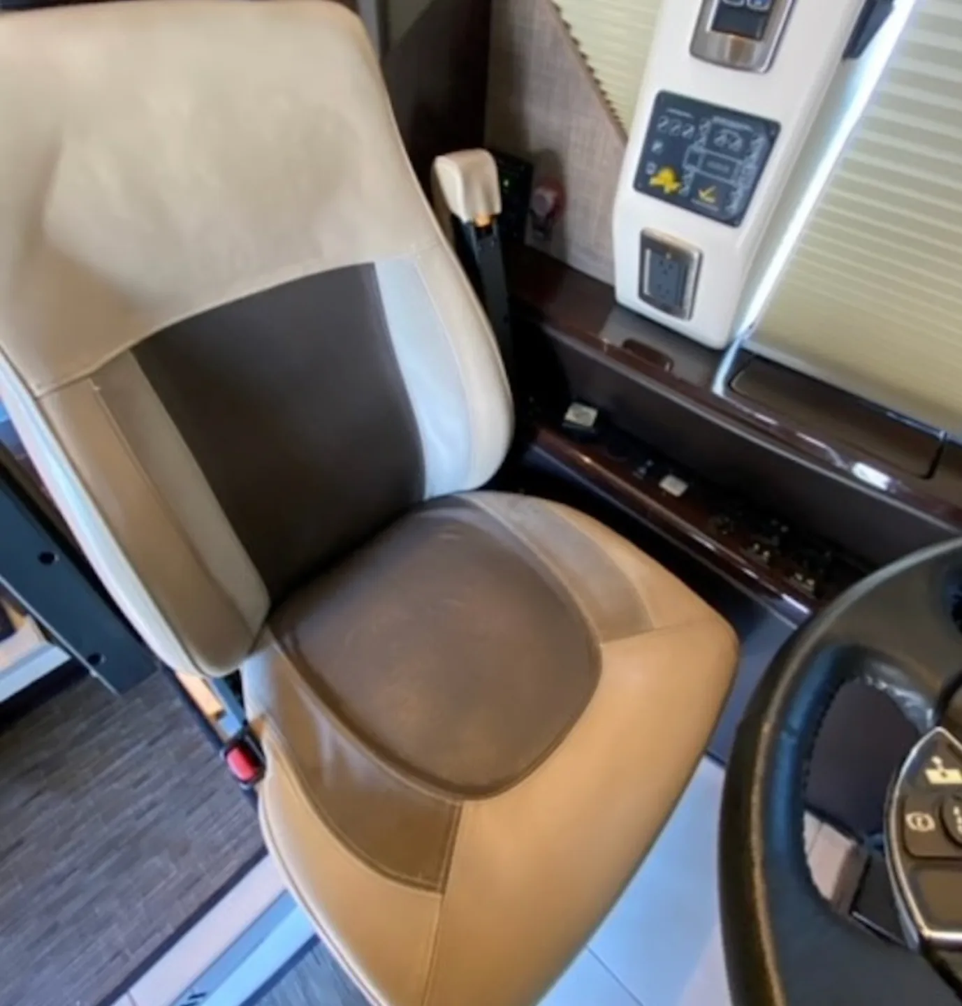 2012 Featherlite Triple Slide Bath and a Half