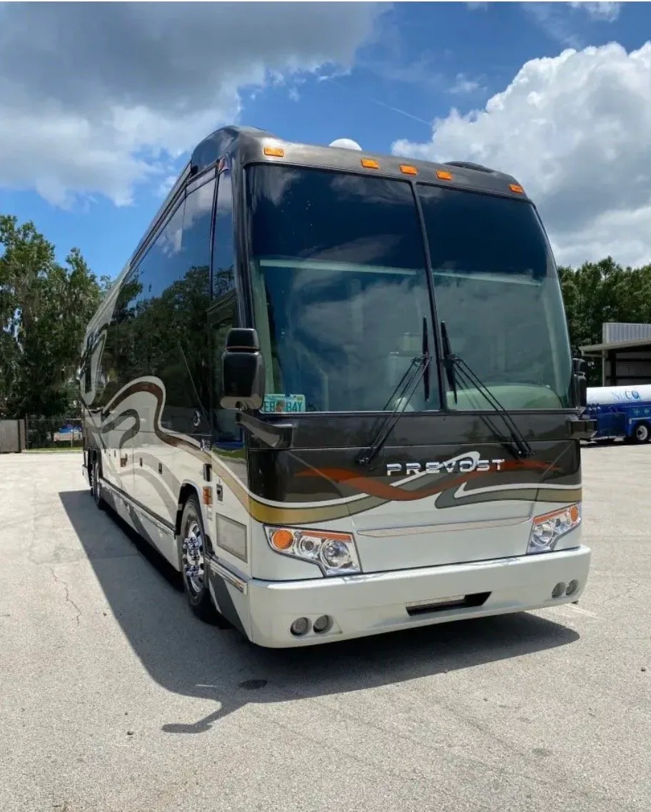 2010 Prevost Featherlite H3 45