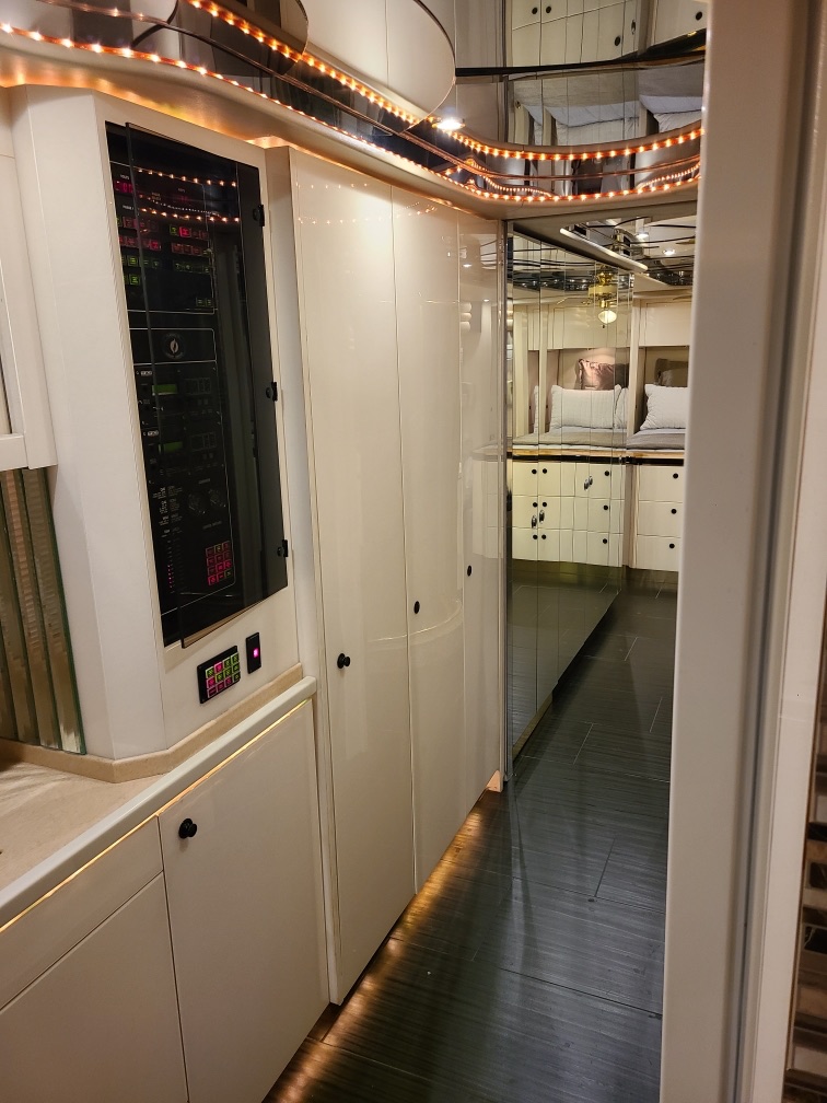 2002 Featherlite H3 : SINGLE SLIDE