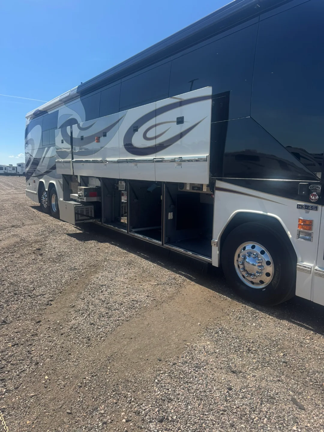 2004 Featherlite H3 : DOUBLE SLIDE