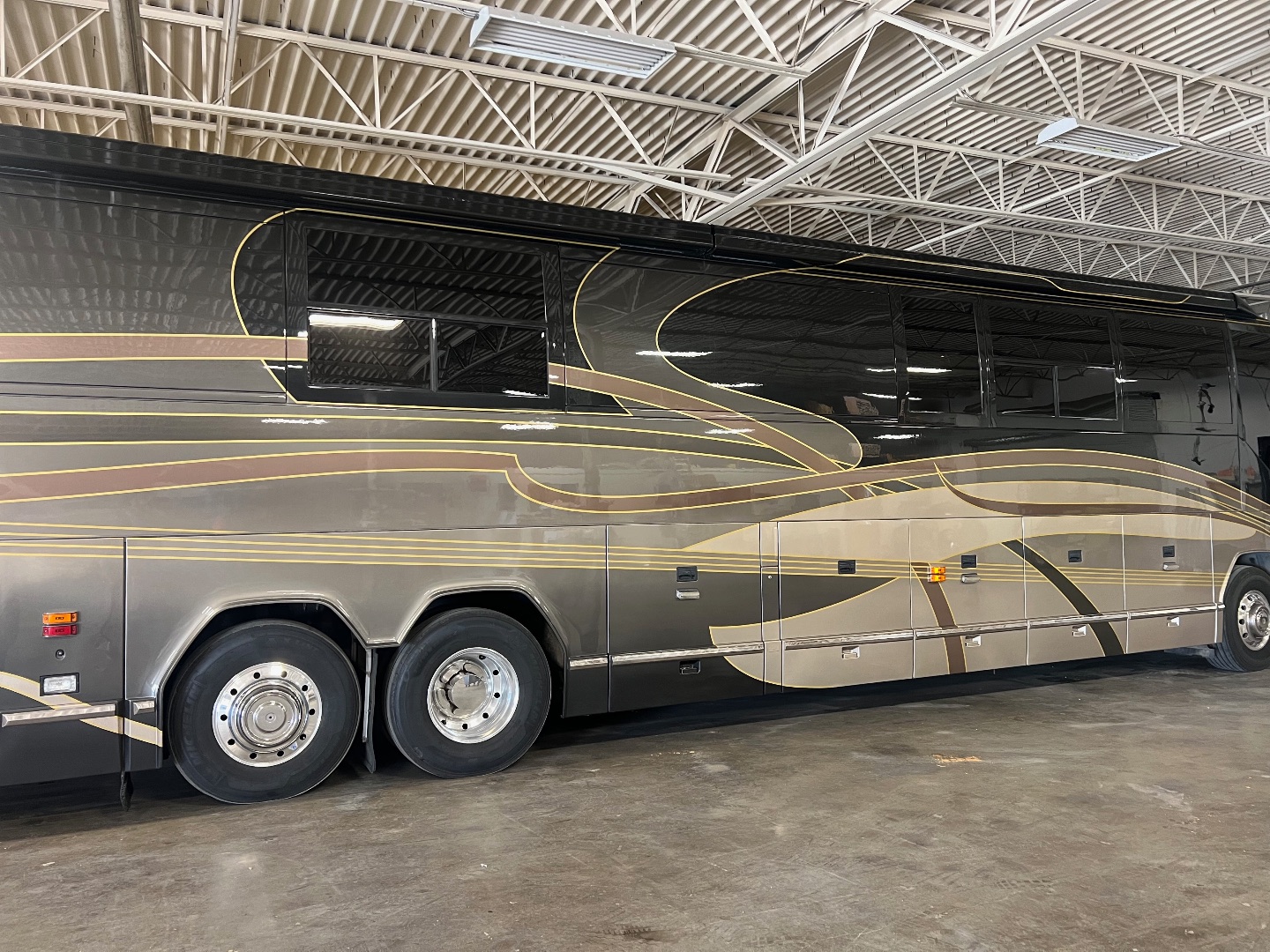 2003 Featherlite H3 : DOUBLE SLIDE