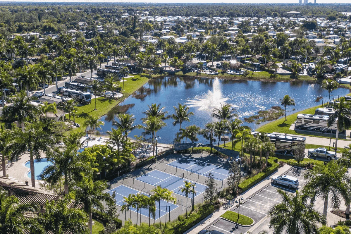 Naples Motorcoach Resort - photo 3 of 10