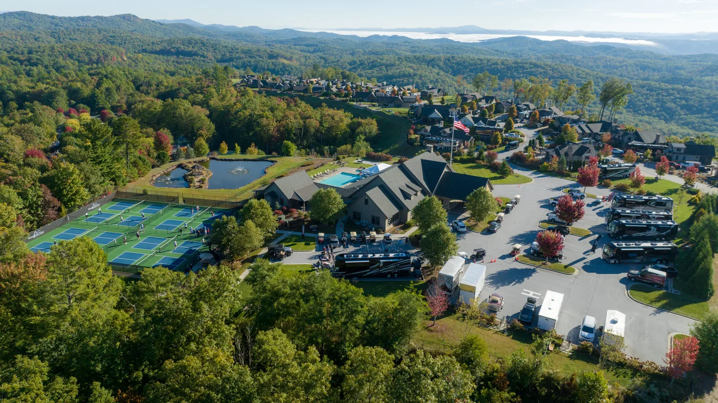 Mountain Falls Luxury Motorcoach Resort - photo 8 of 10