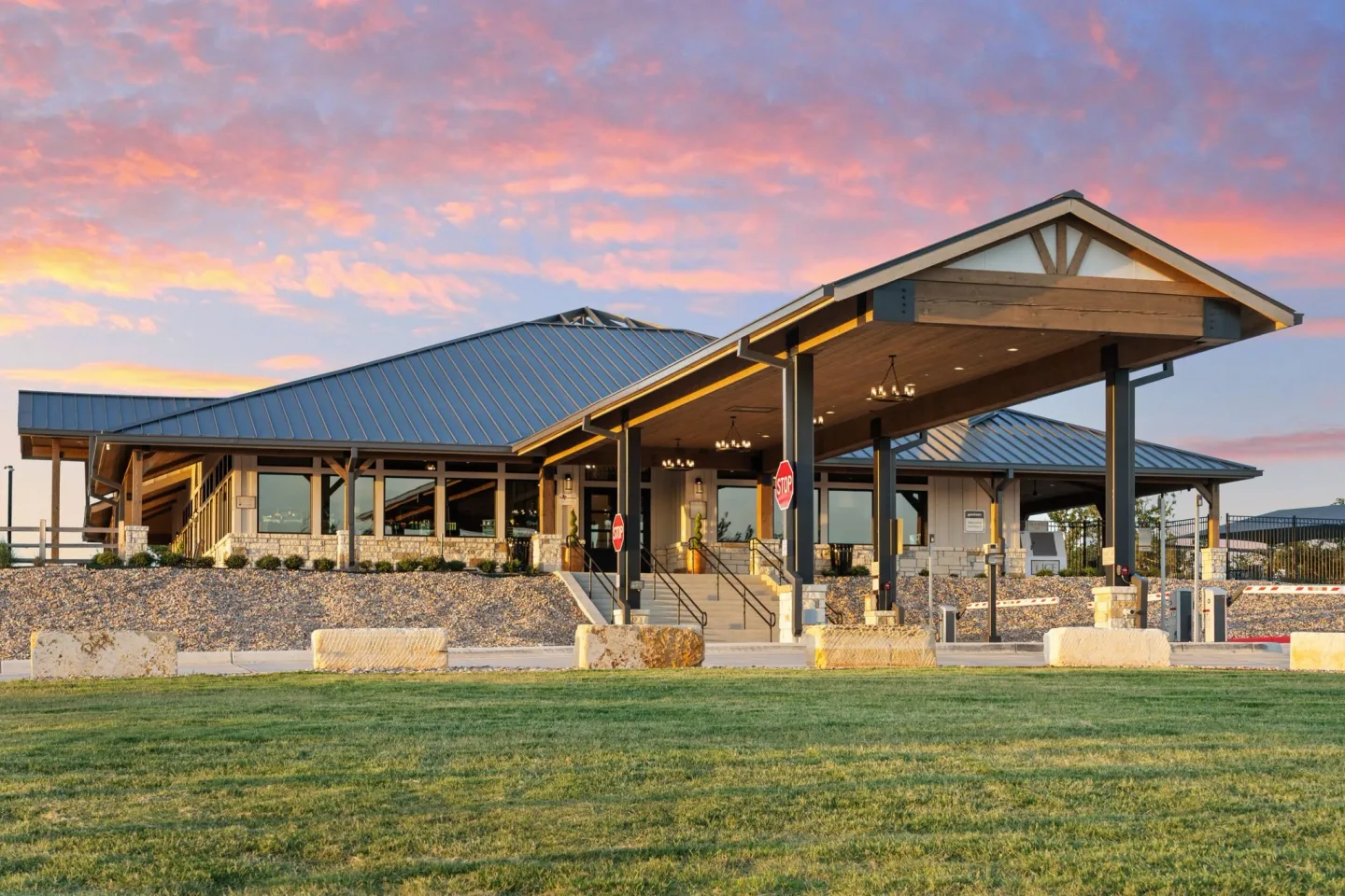 Lantern Oaks luxury RV resort in Fredricksburg, TX