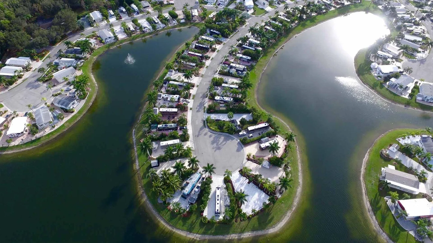 Crystal Lake RV Resort - photo 2 of 6