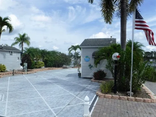 Crystal Lake RV Resort - photo 6 of 6